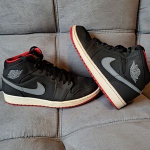 Nike Air Jordan 1s midtop